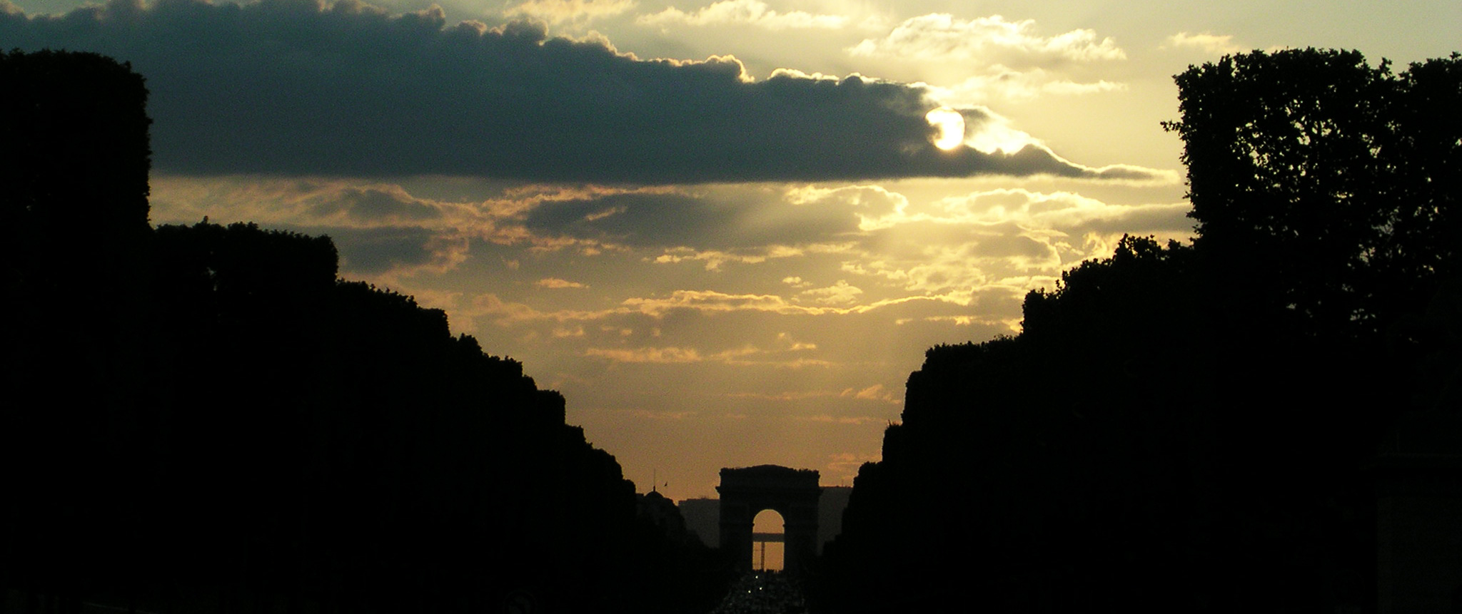 business practices in france - French Business etiquette - Champs Elysées